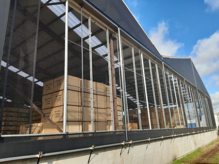 Regelbare zijkant bij houtopslagbedrijf in de haven van Antwerpen