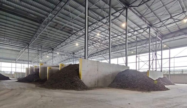 Binnenaanzicht van een geventileerde recyclagehal