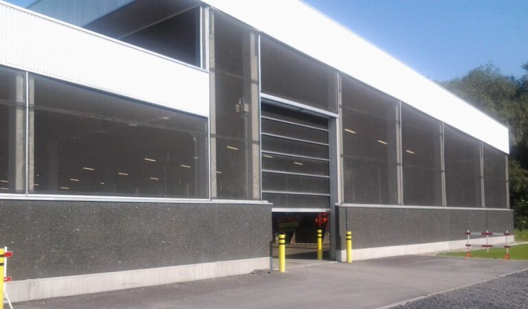 Geventileerde opslagloods voor voertuigen van Wegen en Verkeer